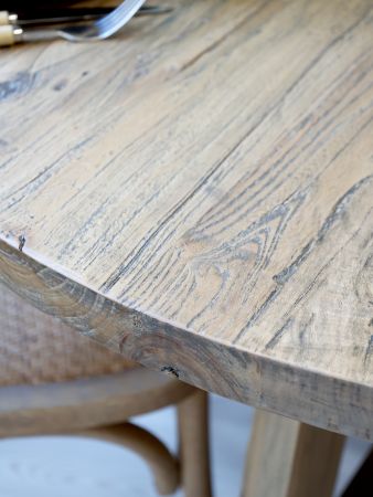 Spisebord i genbrugstræ, natur