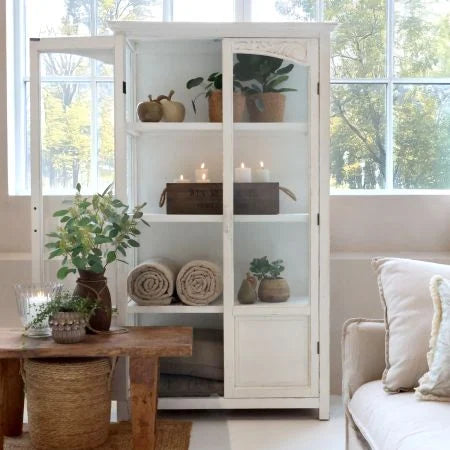 Vitrineskab m. glaslåger og hylder, antique creme