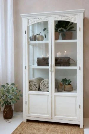 Vitrineskab m. glaslåger og hylder, antique creme