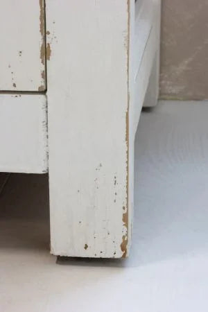 Vitrineskab m. glaslåger og hylder, antique creme