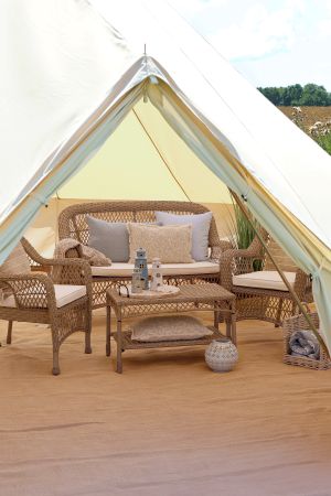 Havesæt i flet m. bord, sofa og 2 stole m. hynder