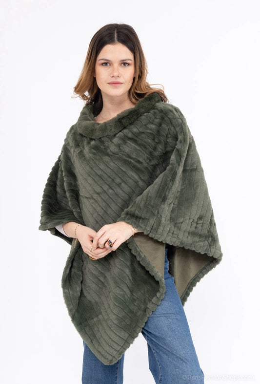 Poncho i imiteret pels, med krave, grågrøn