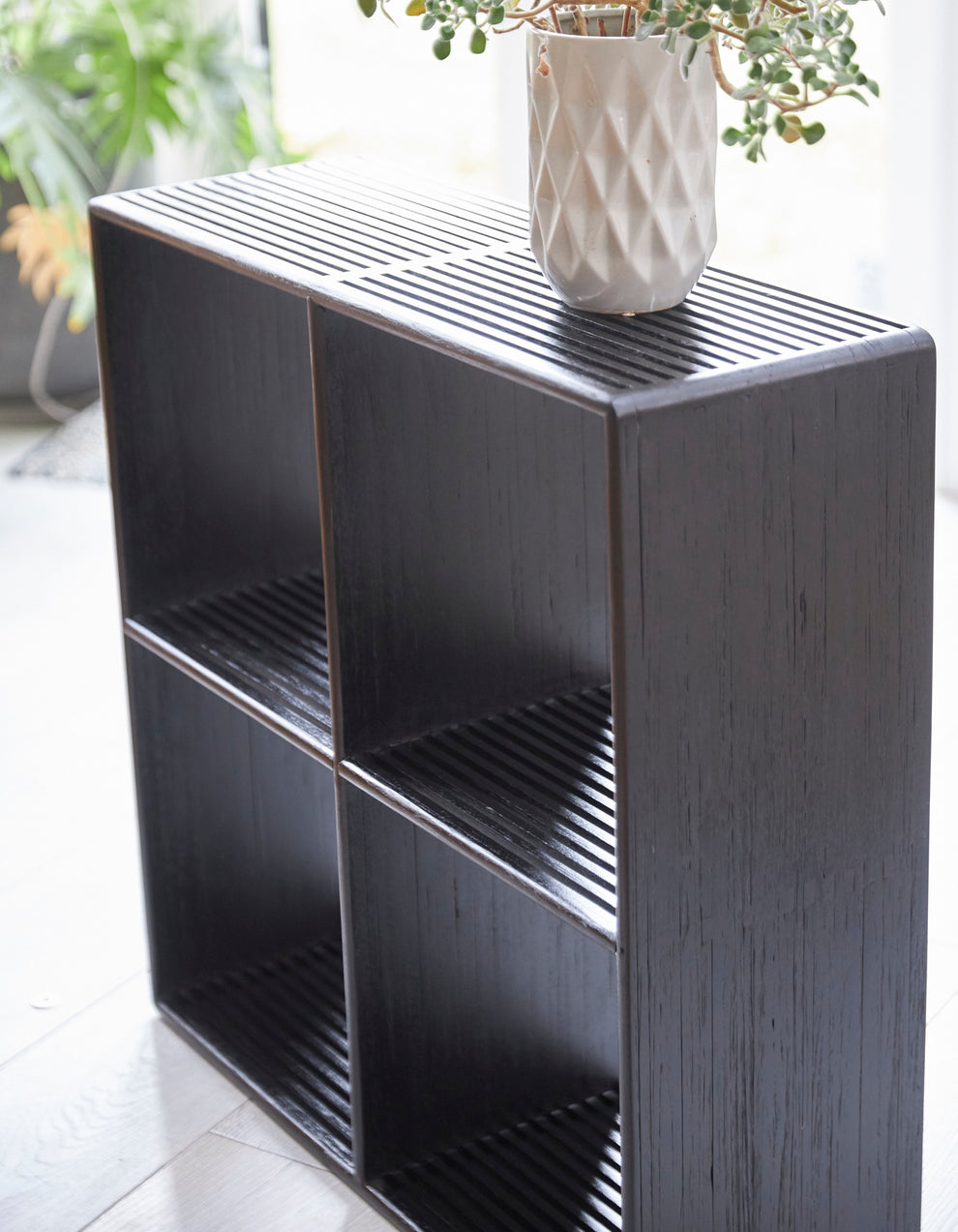 Vægreol af Genanvendt Teaktræ