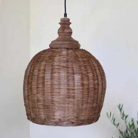 Lampe i rattanflet, natur.