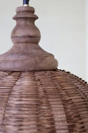 Lampe i rattanflet, natur.