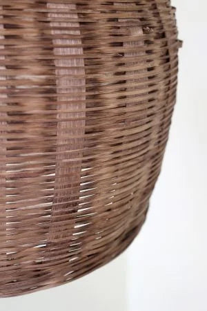 Lampe i rattanflet, natur.