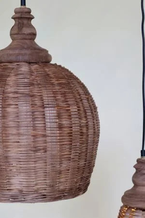 Lampe i rattanflet, natur.