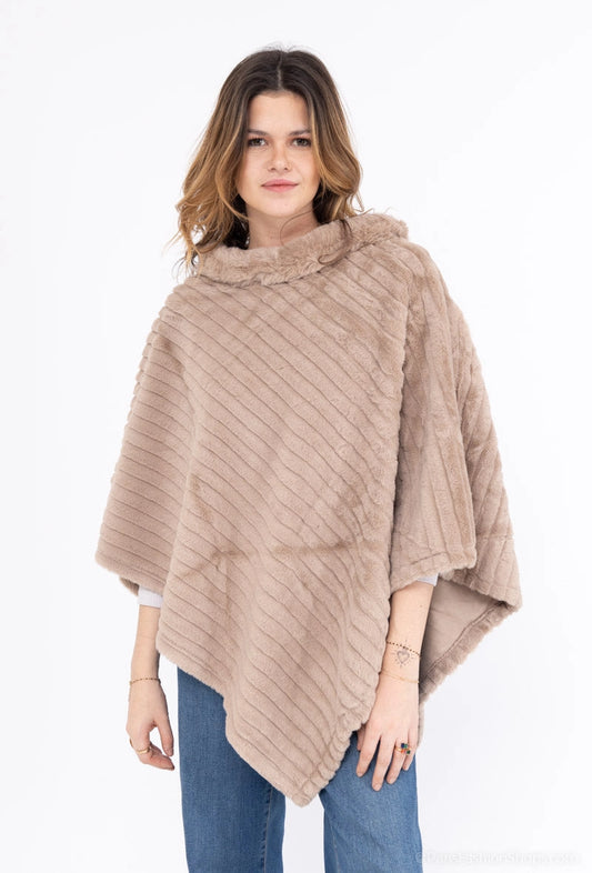 Poncho i imiteret pels, med krave, taupe